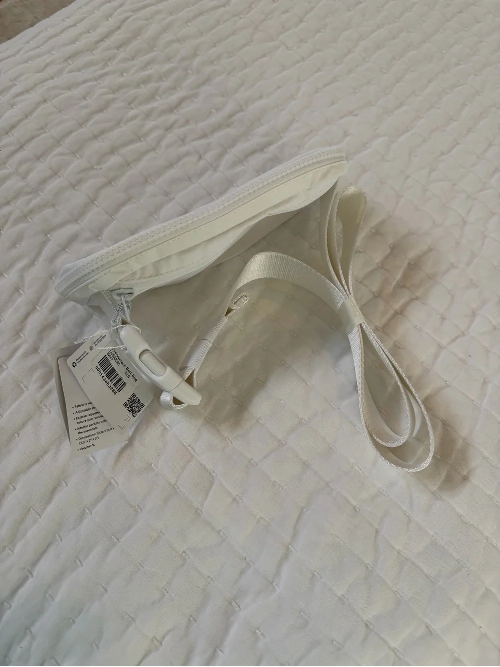 NWT Lululemon Everywhere Belt Bag 1L white